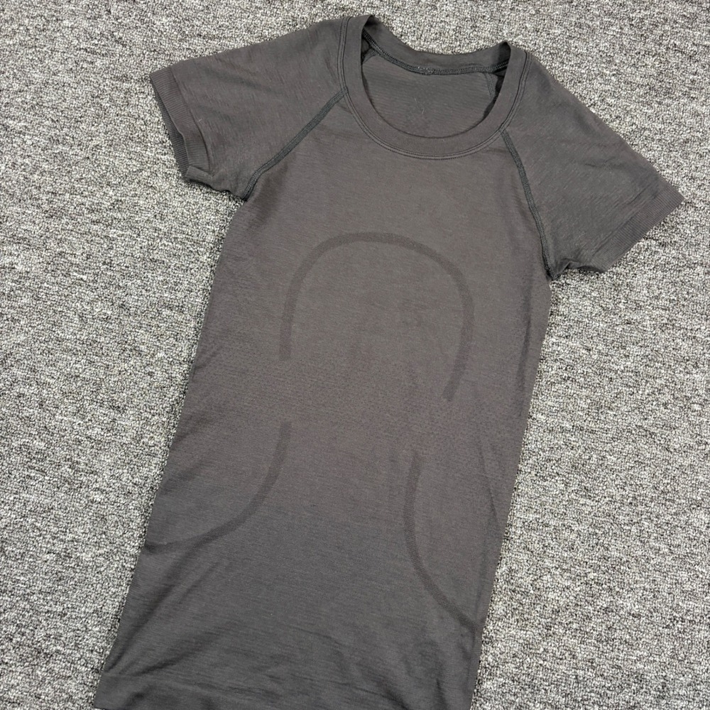 Lululemon Swiftly Tech Short Sleeve 2.0 Women 0 Grey Seamless Training Top